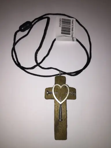 [13631012] Heart & Nails Cross Necklaces
